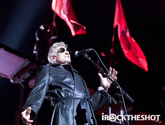 Roger Waters - The Wall - 11-3-2010-7