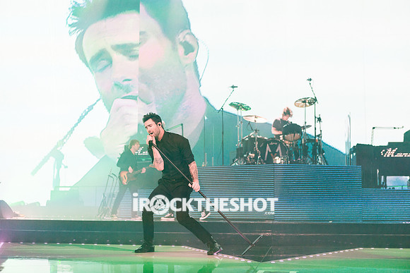 maroon 5 at madison square garden-17