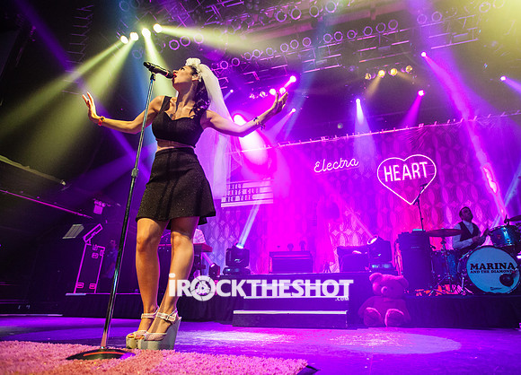 marina and the diamonds at terminal 5-4