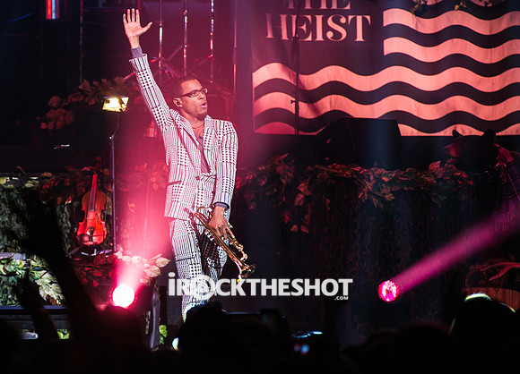 macklemore-and-ryan-lewis-at-the-theater-at-madison-square-garden-27