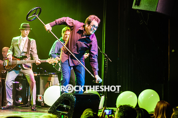 huey-lewis-at-irving-plaza-12
