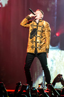 macklemore-and-ryan-lewis-at-the-theater-at-madison-square-garden-12