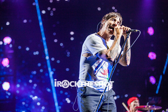 red-ht-chili-peppers-at-firefly-festival-11