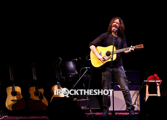 chris cornell at the carnegie  hall-13