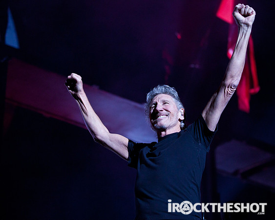 Roger Waters - The Wall - 11-3-2010-2