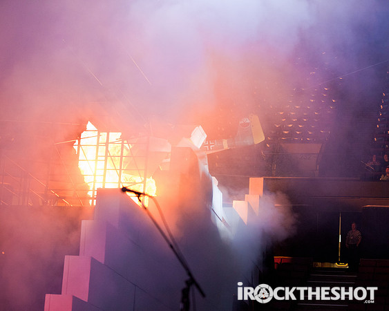 Roger Waters - The Wall - 11-3-2010-10