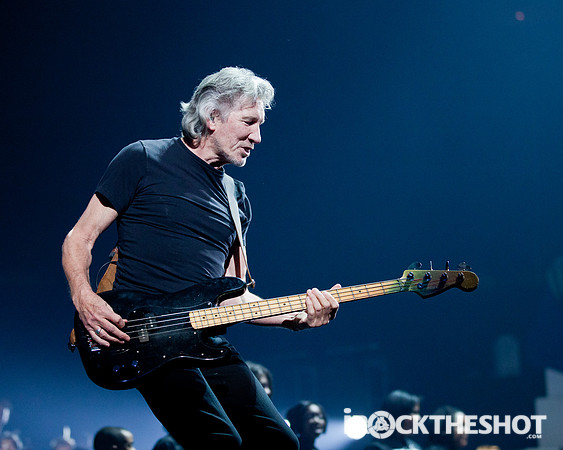 Roger Waters - The Wall - 11-3-2010-18