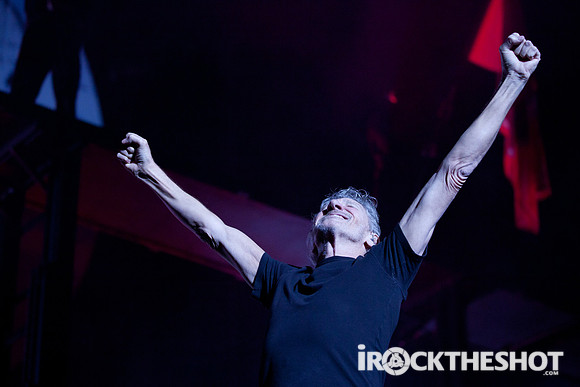 Roger Waters - The Wall - 11-3-2010-26