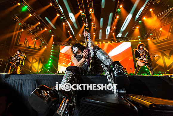 kiss-at-covelli-papeo-15
