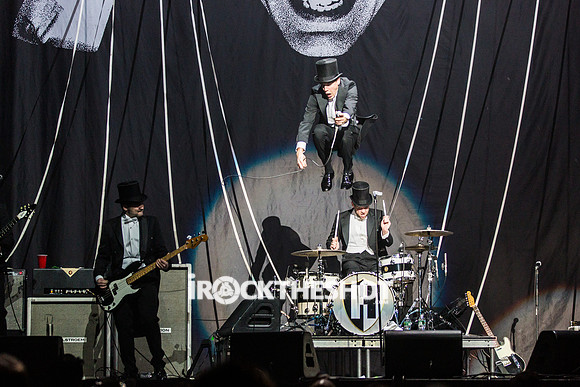 the-hives-at-madison-square-garden-3