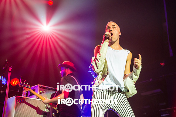 neon trees at terminal 5-7