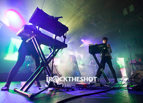 neon indian at terminal 5-4