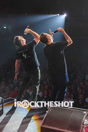 impractical-jokers-group-tour-photos-wheres-larry-papeo-4
