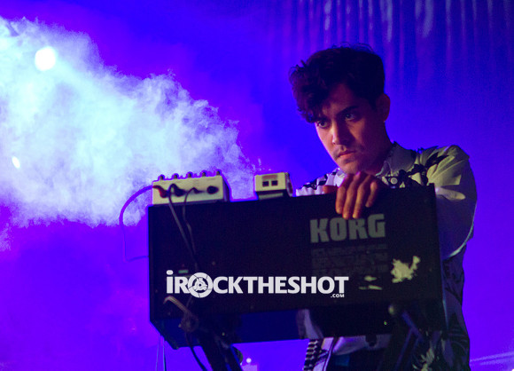 neon indian at terminal 5-1