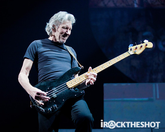 Roger Waters - The Wall - 11-3-2010-21