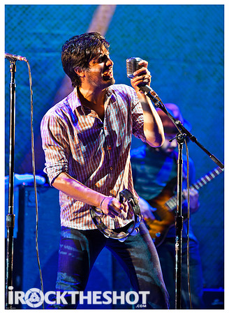 young the giant at pnc-5948