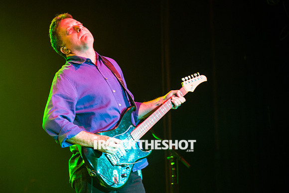 huey-lewis-at-irving-plaza-11