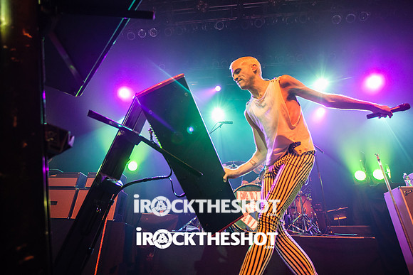 neon trees at terminal 5-15