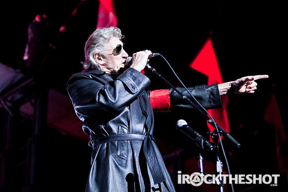 Roger Waters - The Wall - 11-3-2010-4