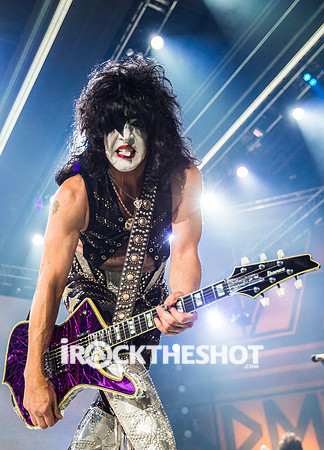 kiss-at-covelli-papeo-21