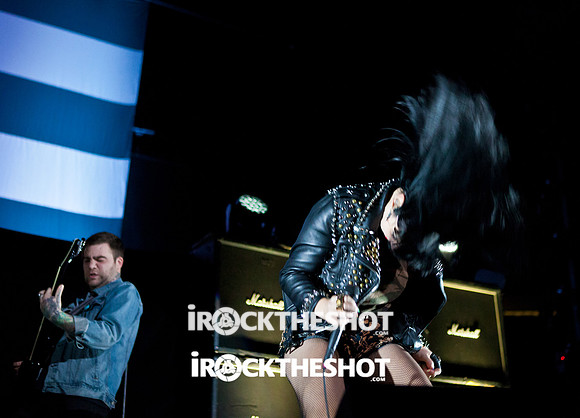 sleigh bells at prudential center-5