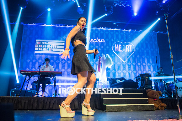 marina and the diamonds at terminal 5-19