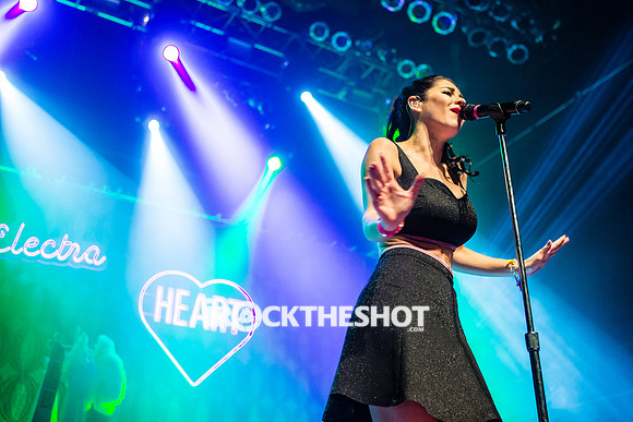 marina and the diamonds at terminal 5-17