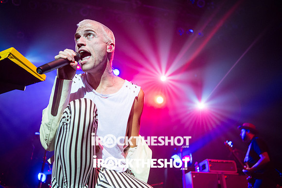 neon trees at terminal 5-6