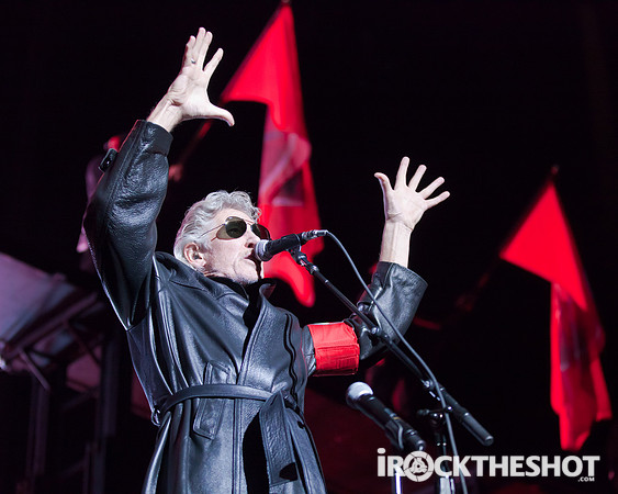Roger Waters - The Wall - 11-3-2010-6