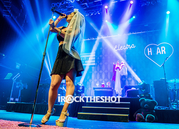 marina and the diamonds at terminal 5-2