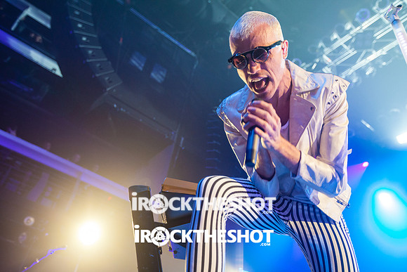neon trees at terminal 5-2