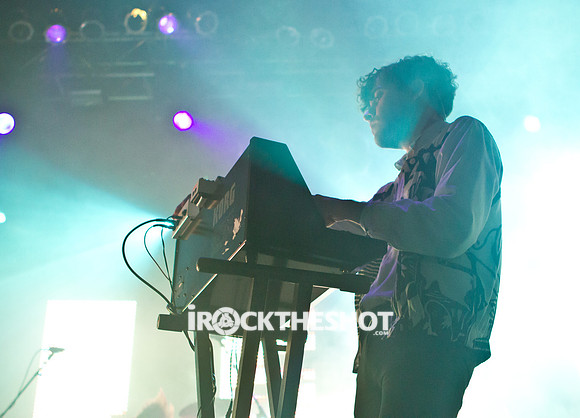 neon indian at terminal 5-7