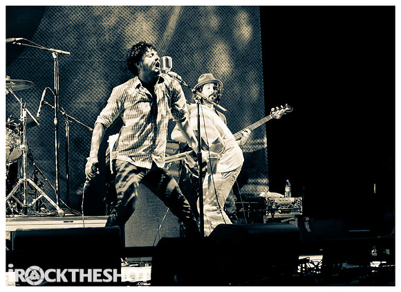 young the giant at pnc-6187