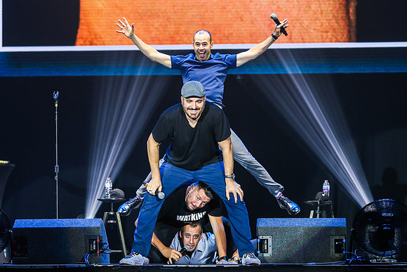 impractical-jokers-group-tour-photos-wheres-larry-papeo-9