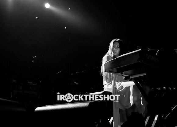 vanessa carlton at terminal 5-4