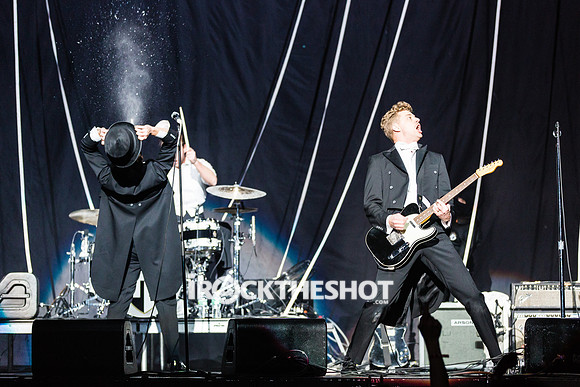 the-hives-at-madison-square-garden-14