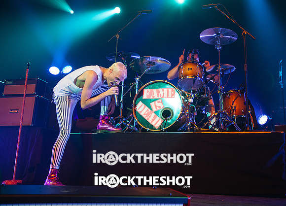 neon trees at terminal 5-23