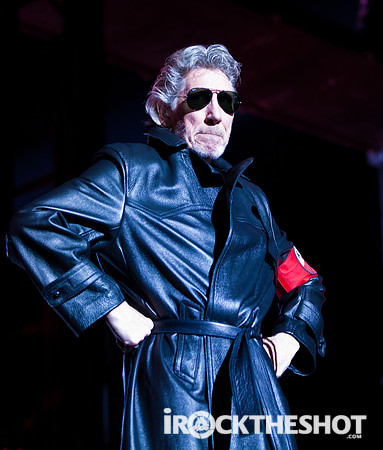 Roger Waters - The Wall - 11-3-2010-3