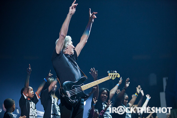 Roger Waters - The Wall - 11-3-2010-20