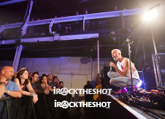 neon trees at terminal 5-22