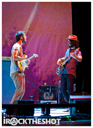 young the giant at pnc-6363