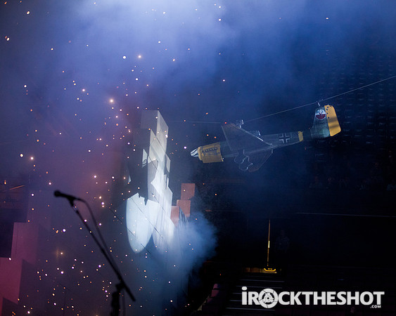 Roger Waters - The Wall - 11-3-2010-9