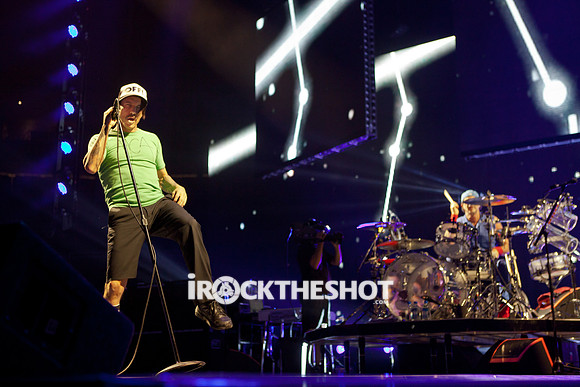red hot chili peppers at prudential center-1