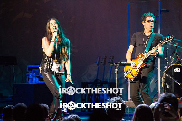 alanis morissette at the wellmont-12