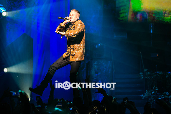 macklemore-and-ryan-lewis-at-the-theater-at-madison-square-garden-4