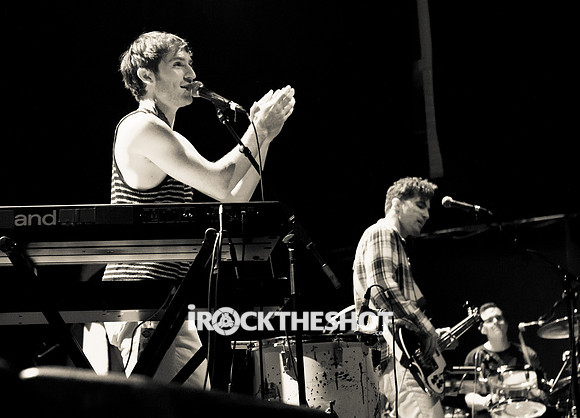 walk the moon at terminal 5-6