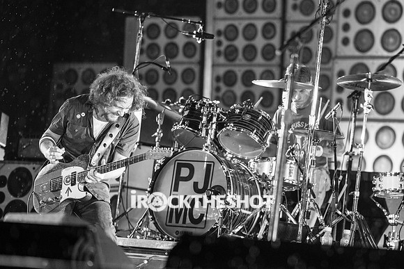 pearl jam at mia-13