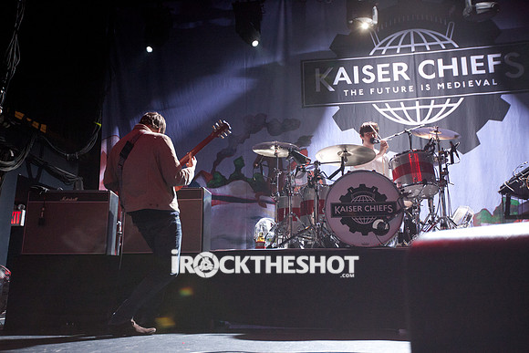 kaiser chiefs at terminal 5-4