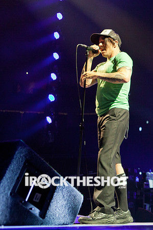 red hot chili peppers at prudential center-10