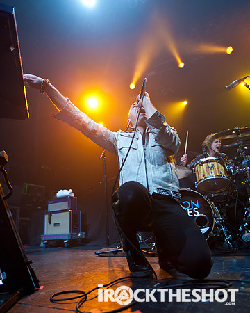 Neon Trees-6